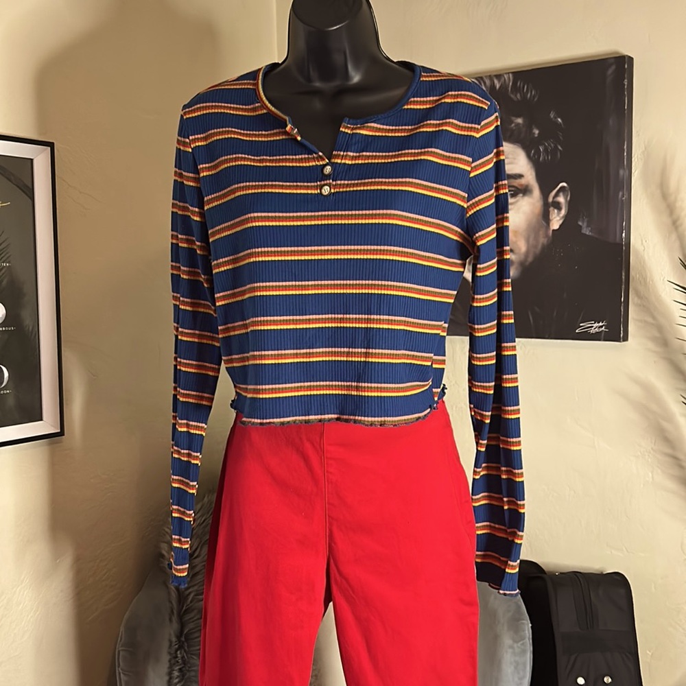 Cute striped cropped long sleeve 90’s vibe top size large.